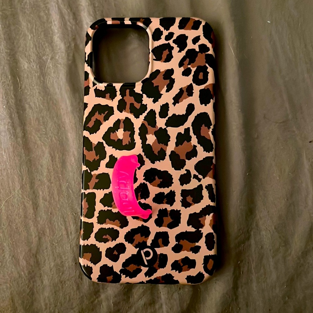 A Leopard loopy case with a pink loop. Fits a iPhone 12 Pro Max
